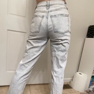 Light wash mom jeans